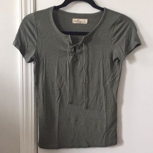 Hollister tee